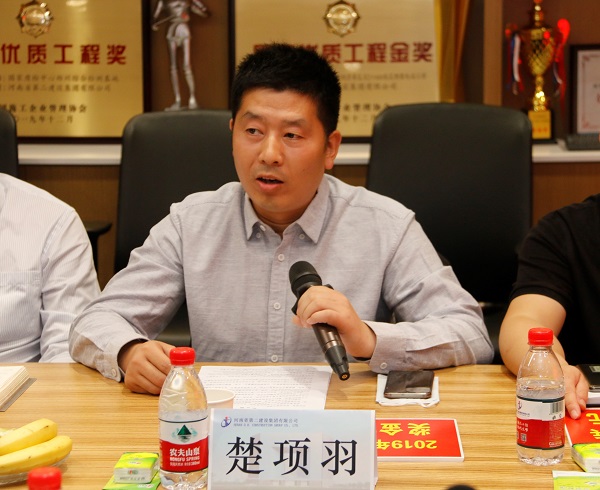 劳模、标兵代表围绕工作岗位及公司发展畅所欲言2.jpg 劳模、标兵代表围绕工作岗位及公司发展畅所欲言2.jpg