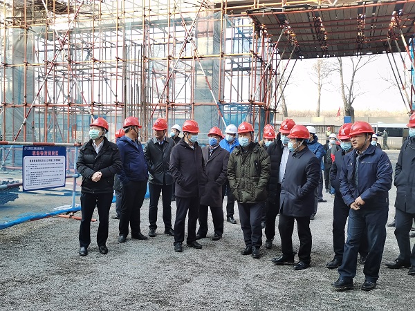 1、b体育·（sports）官方网站领导与华能集团领导参观施工现场.jpg