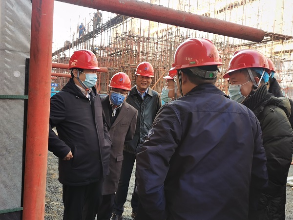 2、b体育·（sports）官方网站领导与华能集团领导交流清水混凝土框架工艺.jpg