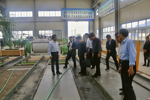 省住建厅调研组一行在园区考察3.jpg 省住建厅调研组一行在园区考察3.jpg