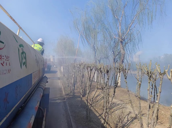 项目部员工积极参与配合火灾救援 (1).jpg