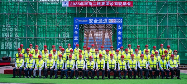 第二组合影.jpg 第二组合影.jpg