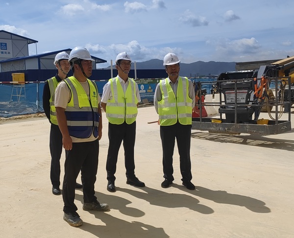 莅临项目现场.jpg